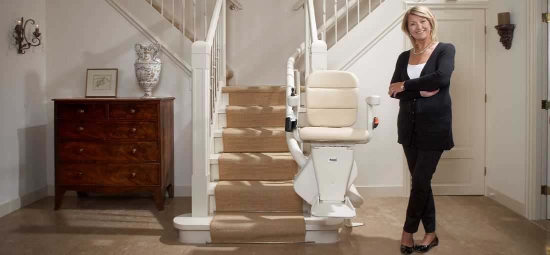 Treppenlifte für kurvige Treppen ab 8.000 €Treppenlifte für kurvige Treppen maßangefertigt zum besten Preis von B.Mobil.InhaltsverzeichnisIn 3 Schritten zum TreppenliftWas zeichnet uns aus Modelle für kurvige Treppen Einsatzgebiete Probefahrt Zuschüsse Service Kundenmeinungen Häufige Fragen Jetzt beraten lassen treppenlifte, sitzlifte, treppenlift, sitzlift, treppenlift außen, sitzlift außen